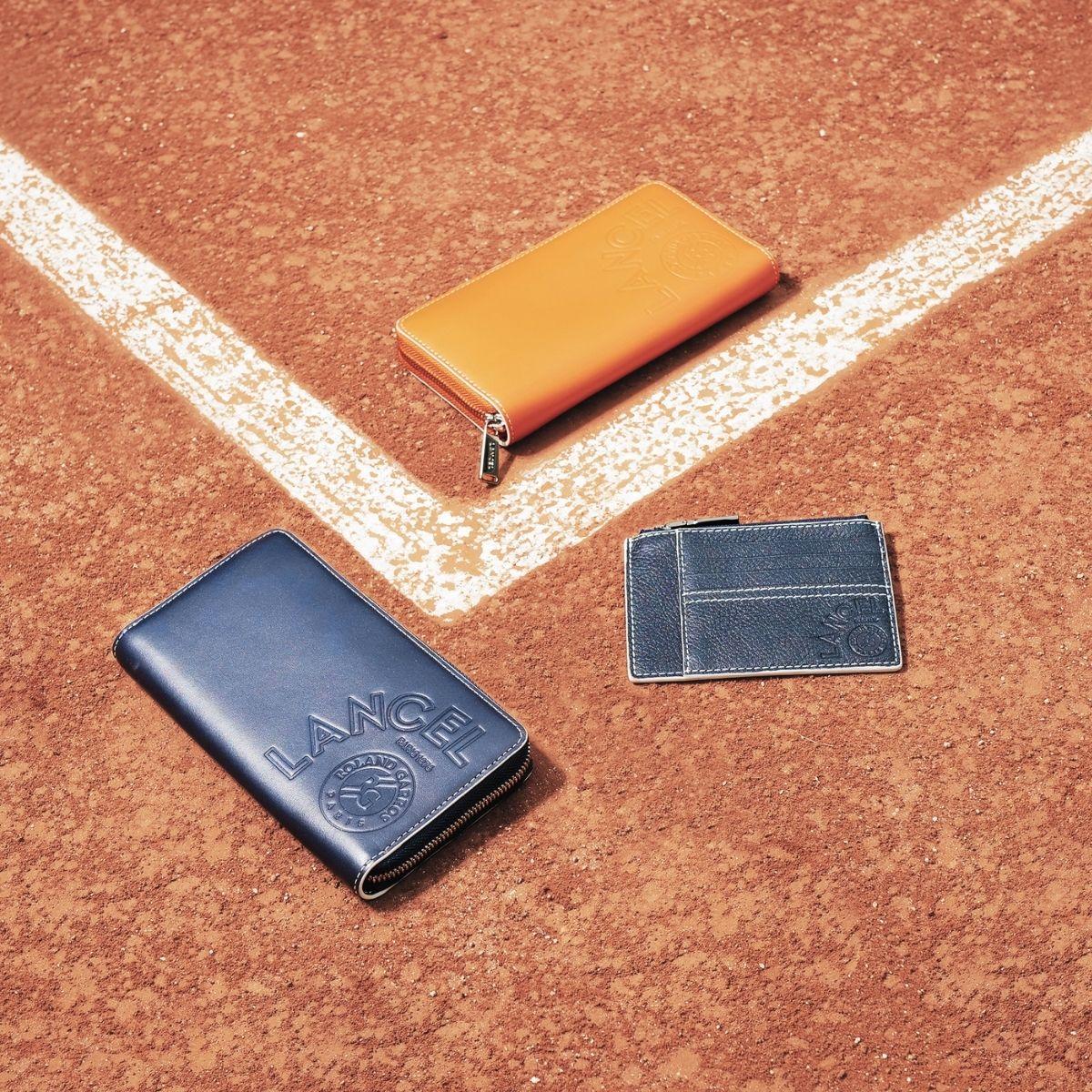 折りたたみ財布 COURONNE Ilian card wallet RCWDX24141GRX DragonBall Z - Tri-fold Wallet Snap Close With Chain - Faux